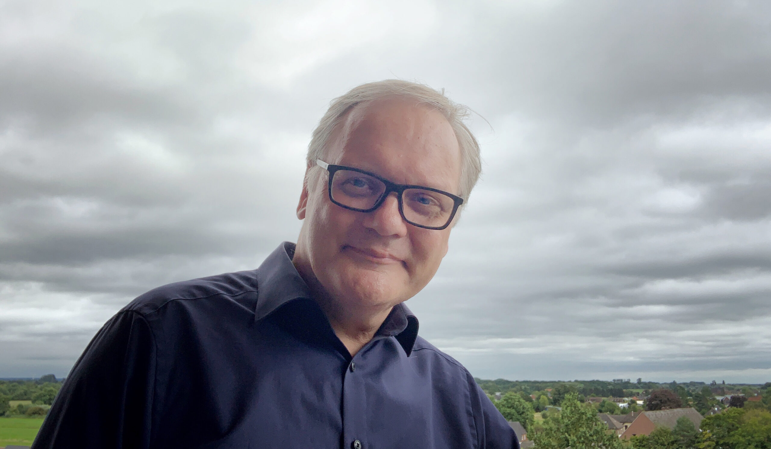 Volker Dinse der BUKEA vor dem Hintergrund einer Landschaft