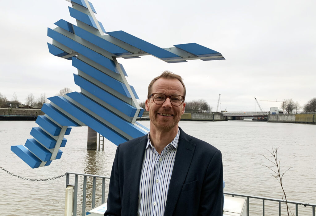 Christian Faber, Projektkoordinator der IBA Hamburg für Oberbillwerder steht auf dem IBA DOCK