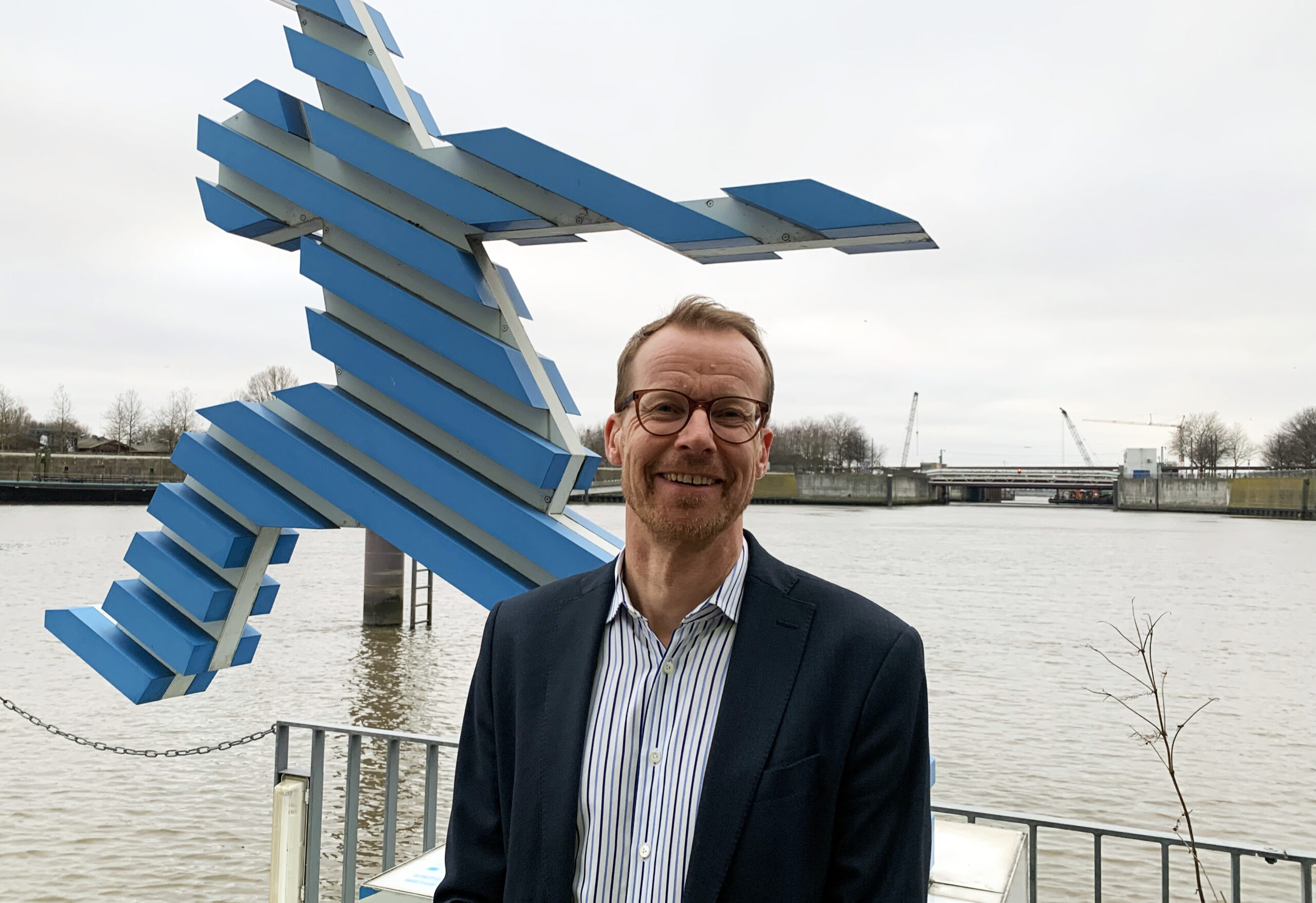 Christian Faber, Projektkoordinator der IBA Hamburg für Oberbillwerder steht auf dem IBA DOCK