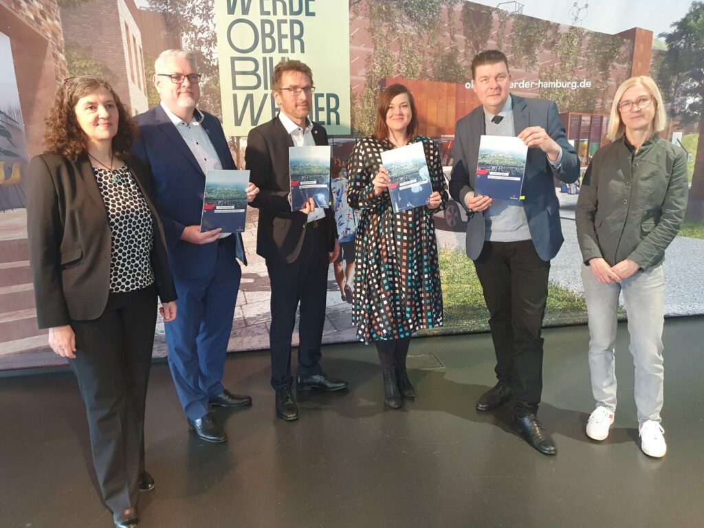 Gruppenbild auf der Pressekonferenz