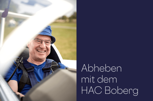 Der Vereinsvorsitzende Hartwig Grothkopp sitzt in einem Segelflugzeug